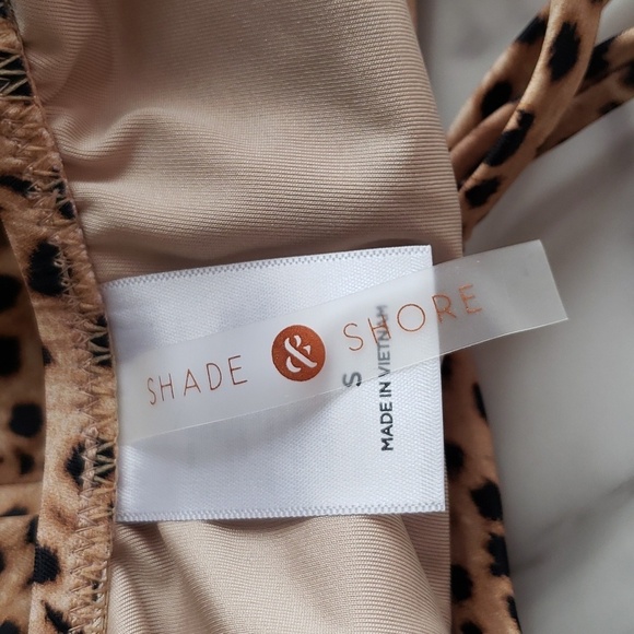 Shade & Shore Tunnel Keyhole One Piece Swimsuit - Leopard Print Size S (4-6) - Picture 16 of 16